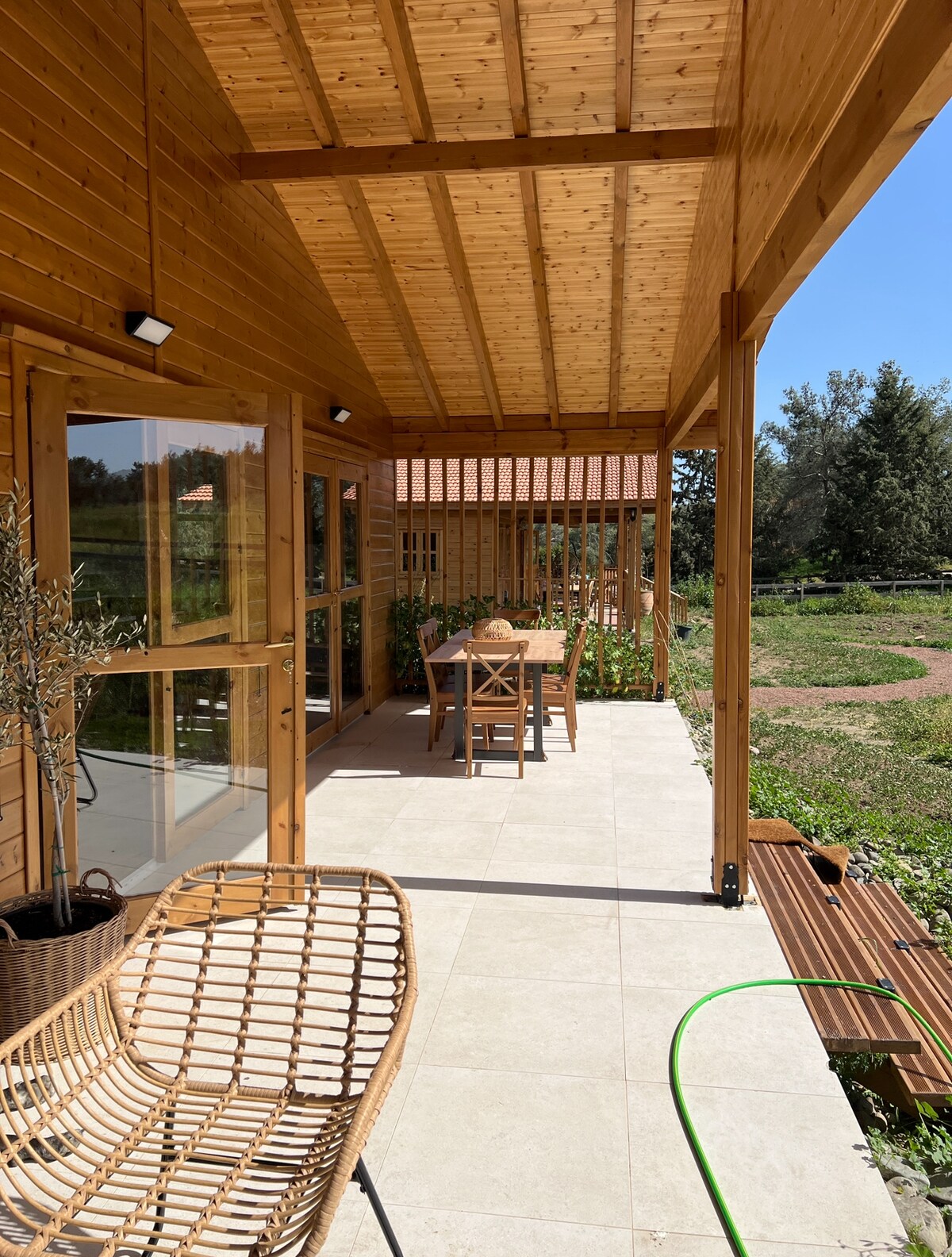 b5dcf927-52b3-47d9-afce-f1e970a52a9a